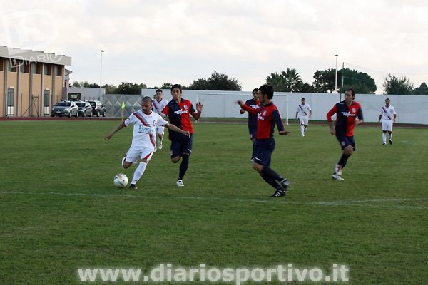 Omar Floris al tiro da fuori area